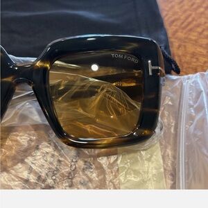 Tom Ford TF1157 52E Esme
Sunglasses Flawless Authentic
50mm